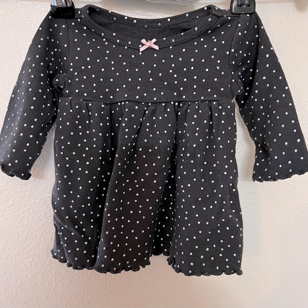 Carter’s- cute top, size NB, dk gray/white polka dots w/pink bow in front